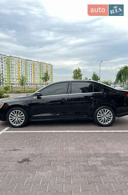 Седан Volkswagen Jetta 2012 в 
