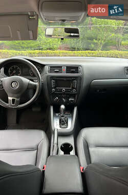 Седан Volkswagen Jetta 2012 в 