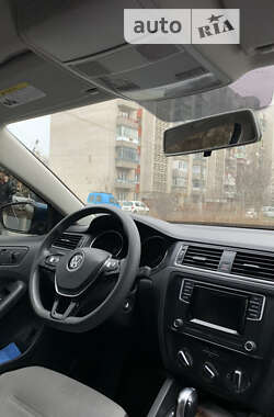 Седан Volkswagen Jetta 2016 в 