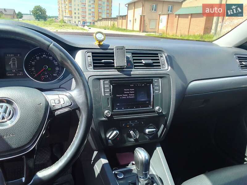 Седан Volkswagen Jetta 2016 в Львові