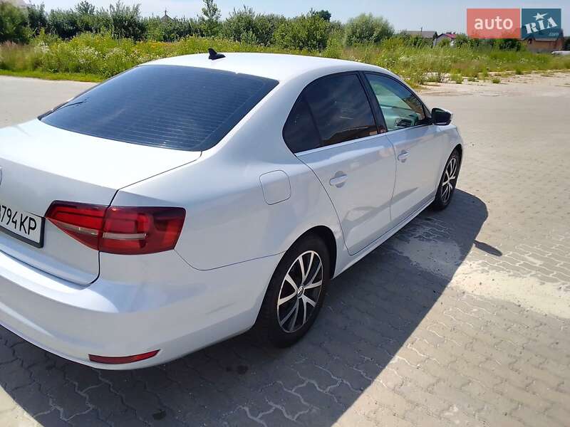 Седан Volkswagen Jetta 2016 в Львові