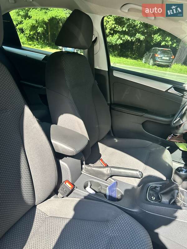 Седан Volkswagen Jetta 2013 в Хмельницькому