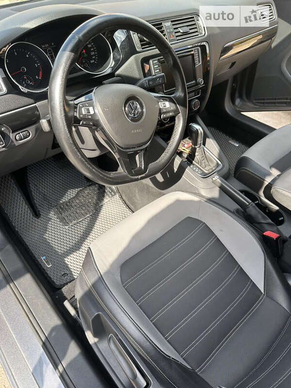 Седан Volkswagen Jetta 2016 в Николаеве
