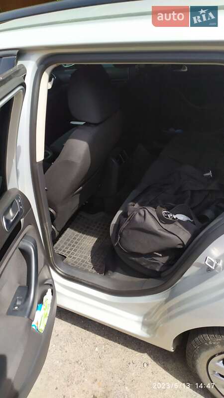 Універсал Volkswagen Jetta 2011 в Дніпрі