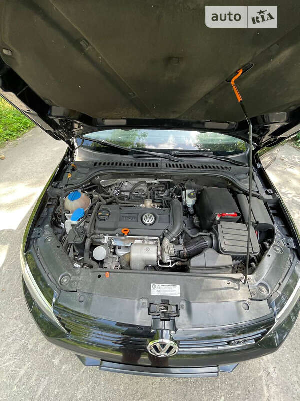 Седан Volkswagen Jetta 2012 в Луцьку
