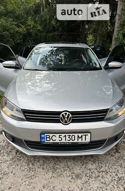 Седан Volkswagen Jetta 2013 в Львові