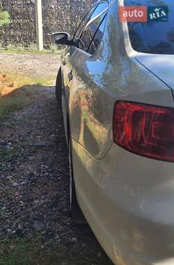 Седан Volkswagen Jetta 2012 в Вараше