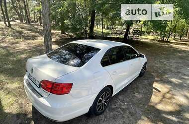 Седан Volkswagen Jetta 2013 в 