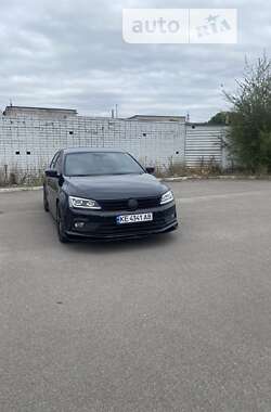Седан Volkswagen Jetta 2015 в 
