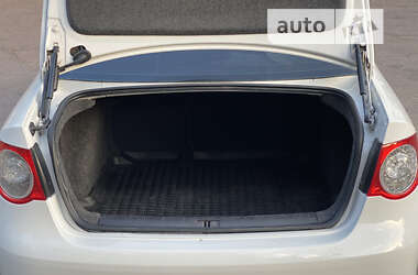 Седан Volkswagen Jetta 2009 в 