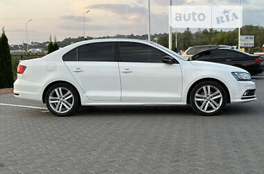 Седан Volkswagen Jetta 2014 в 