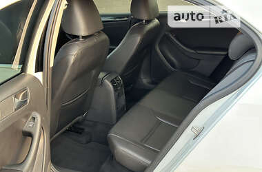 Седан Volkswagen Jetta 2014 в 