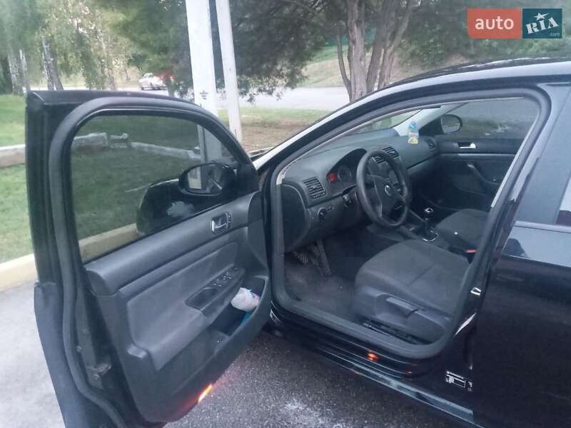 Седан Volkswagen Jetta 2006 в Новых Санжарах