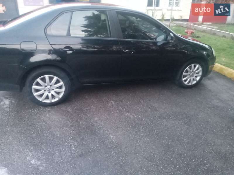 Седан Volkswagen Jetta 2006 в Новых Санжарах