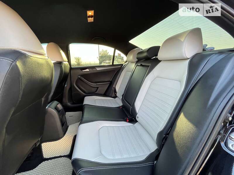 Седан Volkswagen Jetta 2015 в Вінниці