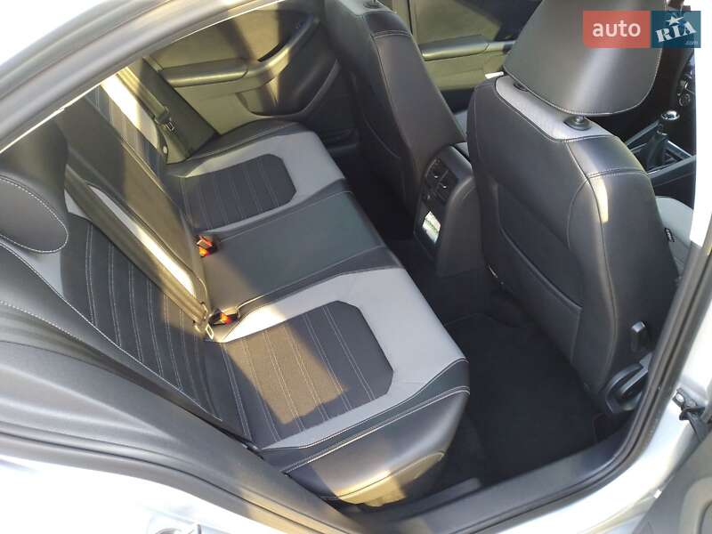 Седан Volkswagen Jetta 2016 в Киеве