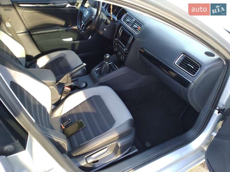 Седан Volkswagen Jetta 2016 в Киеве
