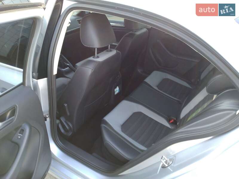 Седан Volkswagen Jetta 2016 в Киеве