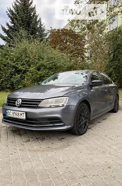 Седан Volkswagen Jetta 2015 в 