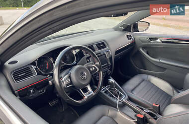 Седан Volkswagen Jetta 2016 в 