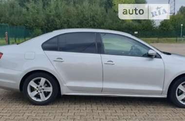 Седан Volkswagen Jetta 2015 в Чернігові