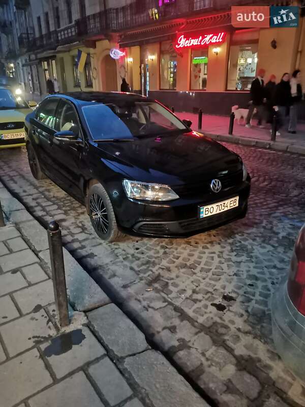 Седан Volkswagen Jetta 2011 в Львові