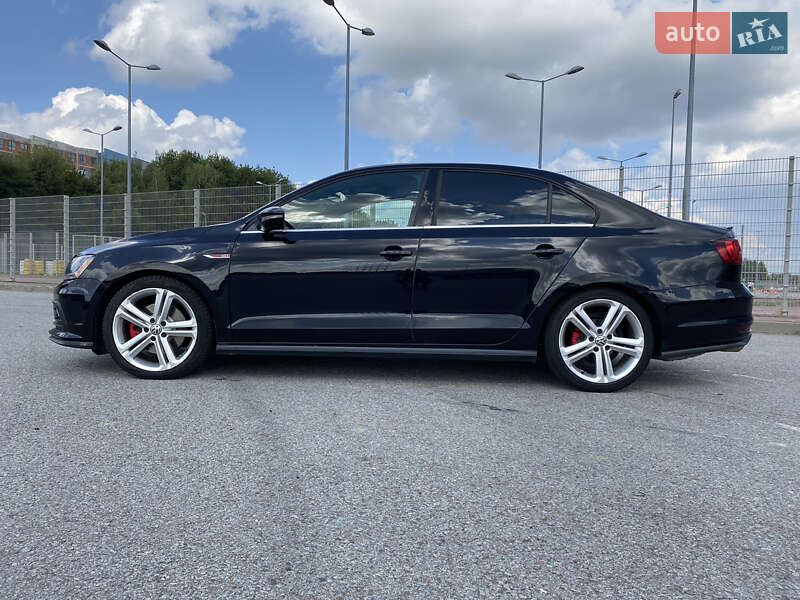 Седан Volkswagen Jetta 2016 в Львові