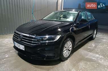 Седан Volkswagen Jetta 2020 в 