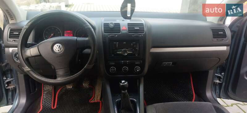 Седан Volkswagen Jetta 2005 в Ужгороді