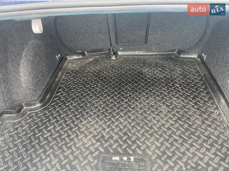 Седан Volkswagen Jetta 2006 в Старокостянтинові