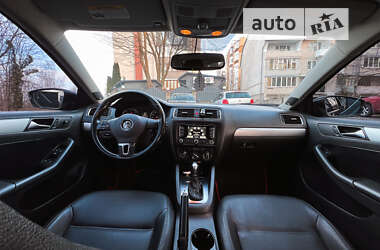 Седан Volkswagen Jetta 2012 в Тернополе