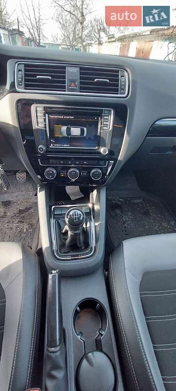 Седан Volkswagen Jetta 2016 в Покровську