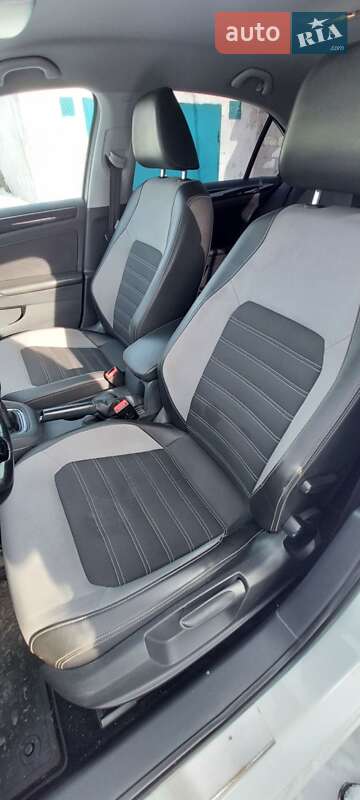 Седан Volkswagen Jetta 2016 в Покровську