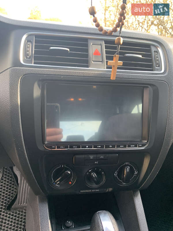 Седан Volkswagen Jetta 2012 в Івано-Франківську