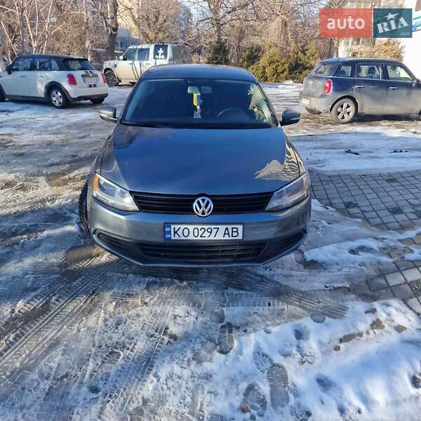 Седан Volkswagen Jetta 2012 в 