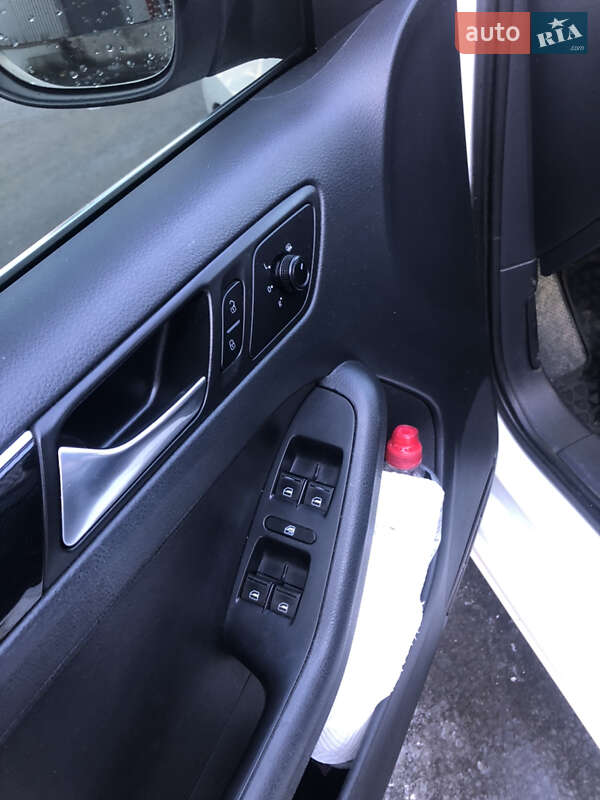 Седан Volkswagen Jetta 2015 в Мукачево