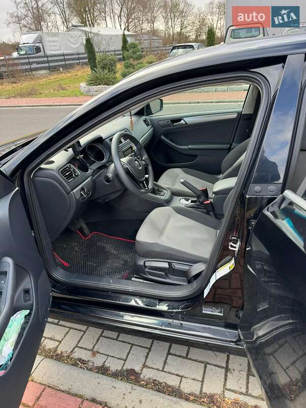 Седан Volkswagen Jetta 2017 в Львове