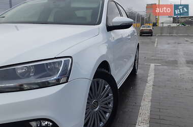 Седан Volkswagen Jetta 2016 в 