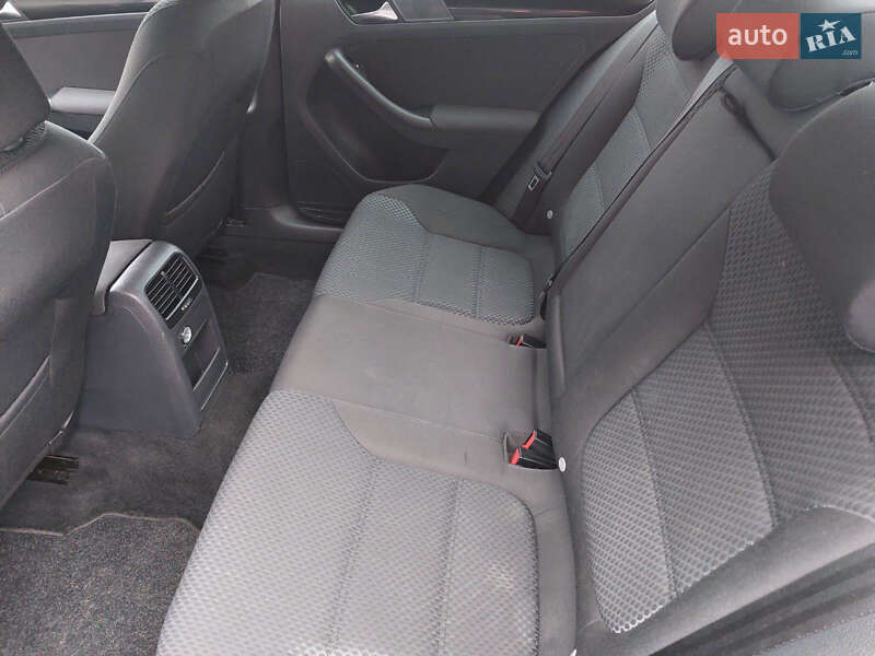 Седан Volkswagen Jetta 2011 в Рогатине