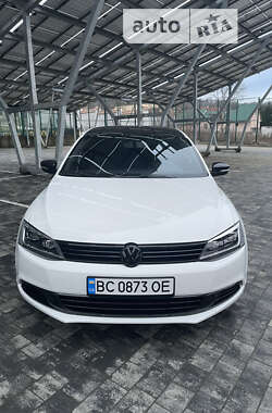 Седан Volkswagen Jetta 2013 в Львові