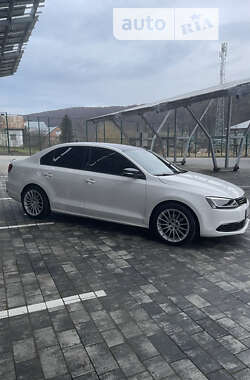 Седан Volkswagen Jetta 2013 в Львові