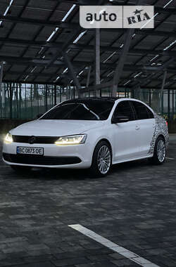 Седан Volkswagen Jetta 2013 в Львове