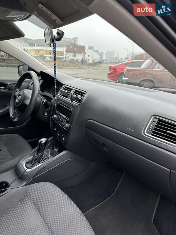 Седан Volkswagen Jetta 2014 в Києві