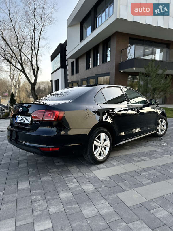 Седан Volkswagen Jetta 2013 в Ужгороде