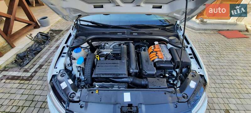 Седан Volkswagen Jetta 2013 в Ужгороде