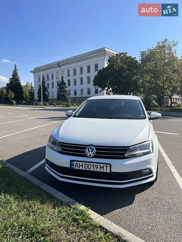 Седан Volkswagen Jetta 2016 в 