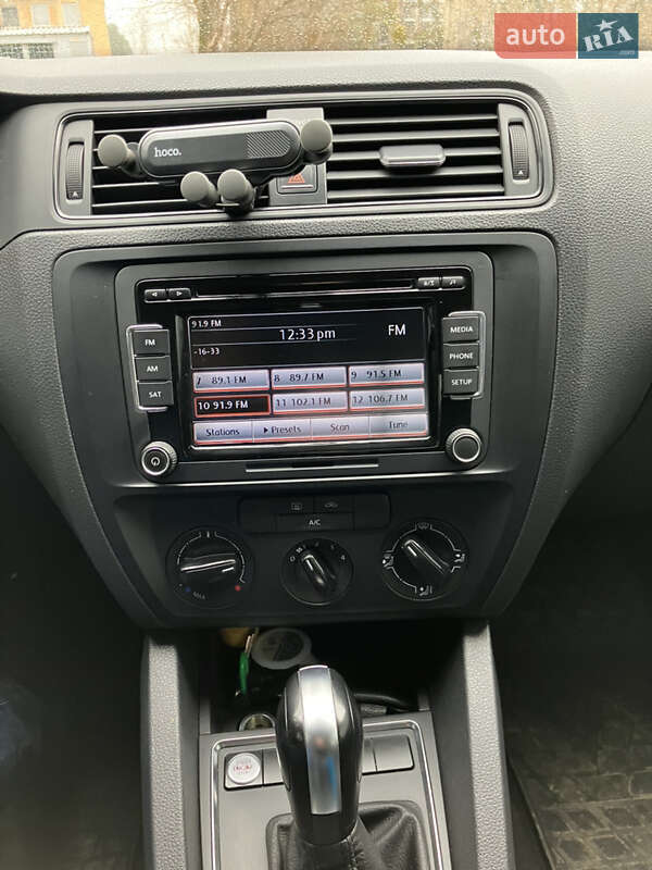 Седан Volkswagen Jetta 2014 в Львове