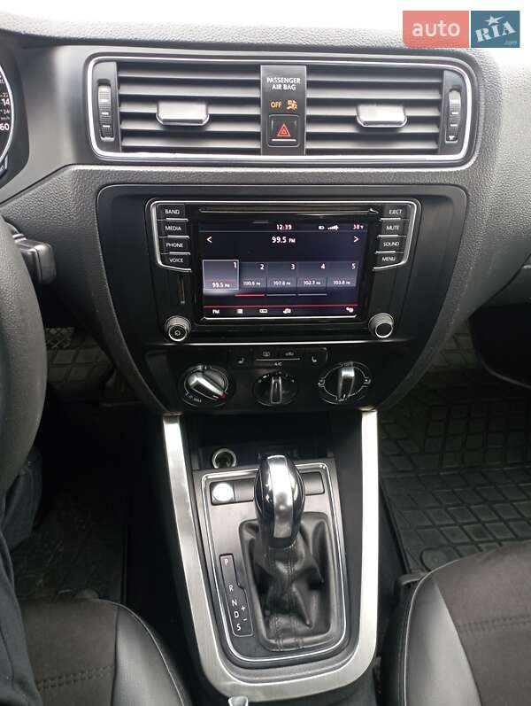 Седан Volkswagen Jetta 2015 в Полтаві