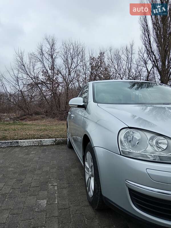 Седан Volkswagen Jetta 2006 в Лебедине