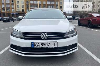 Седан Volkswagen Jetta 2016 в Вишневом